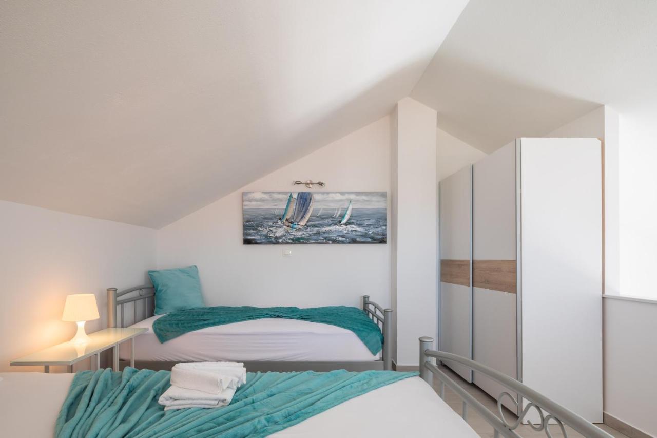 Vila Blanka Apartments Rogoznica  Bagian luar foto