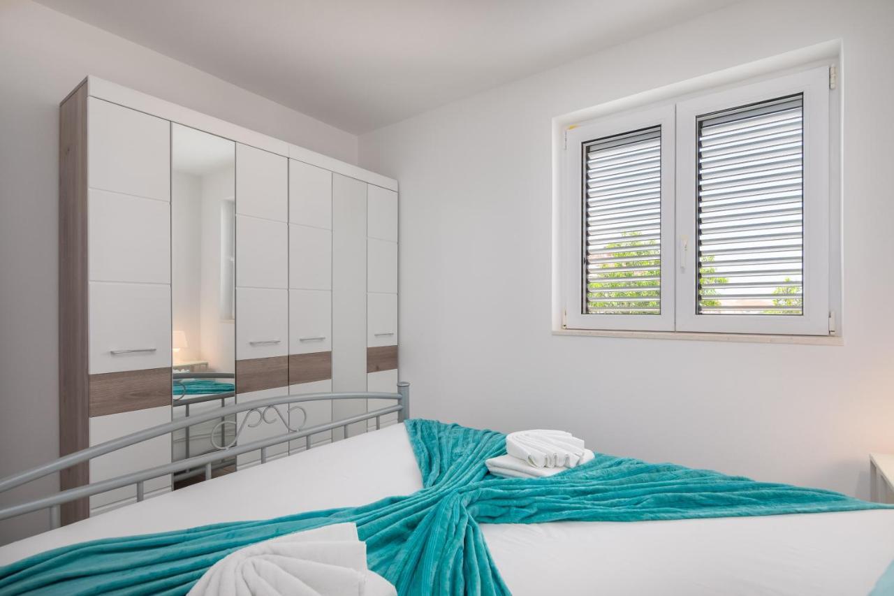 Vila Blanka Apartments Rogoznica  Bagian luar foto
