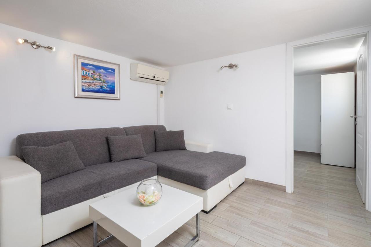 Vila Blanka Apartments Rogoznica  Bagian luar foto