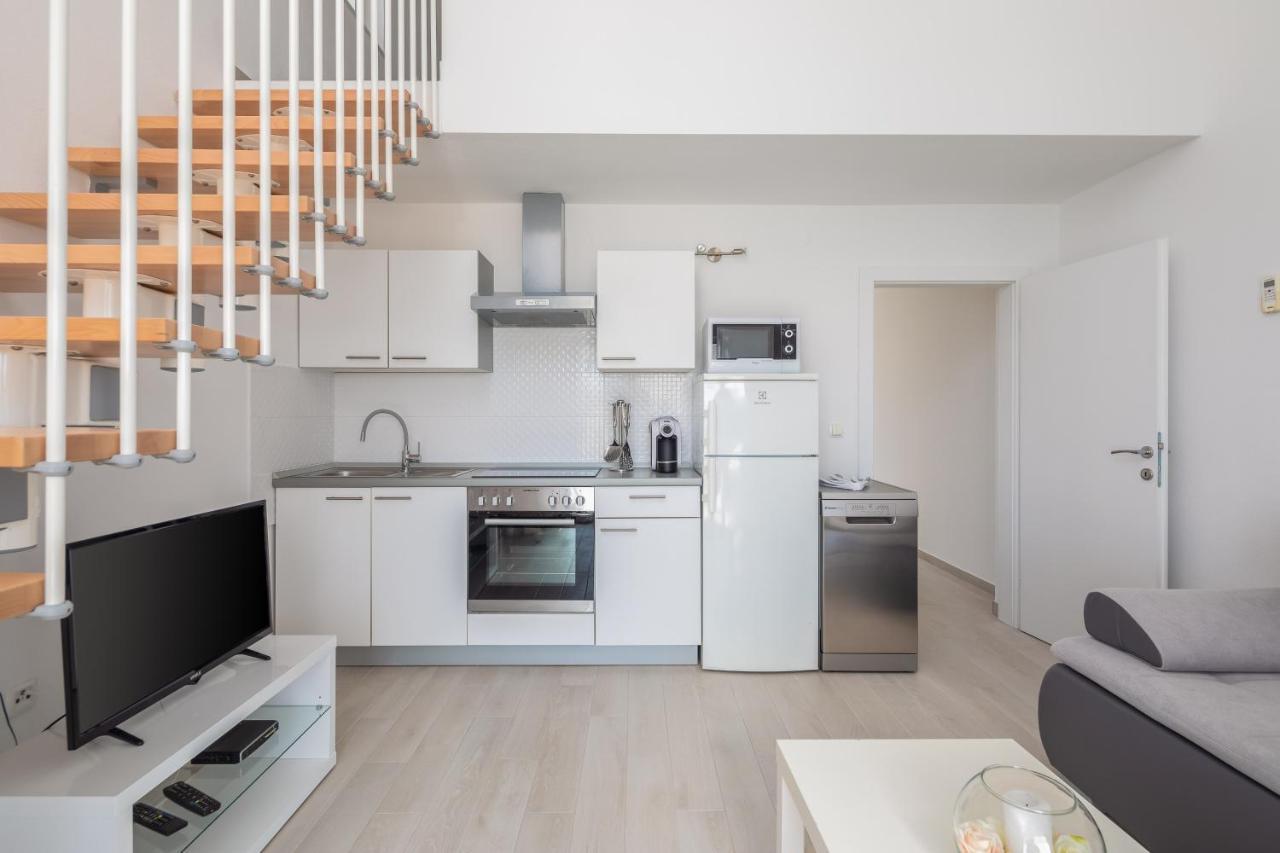 Vila Blanka Apartments Rogoznica  Bagian luar foto