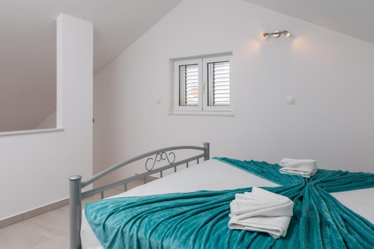 Vila Blanka Apartments Rogoznica  Bagian luar foto