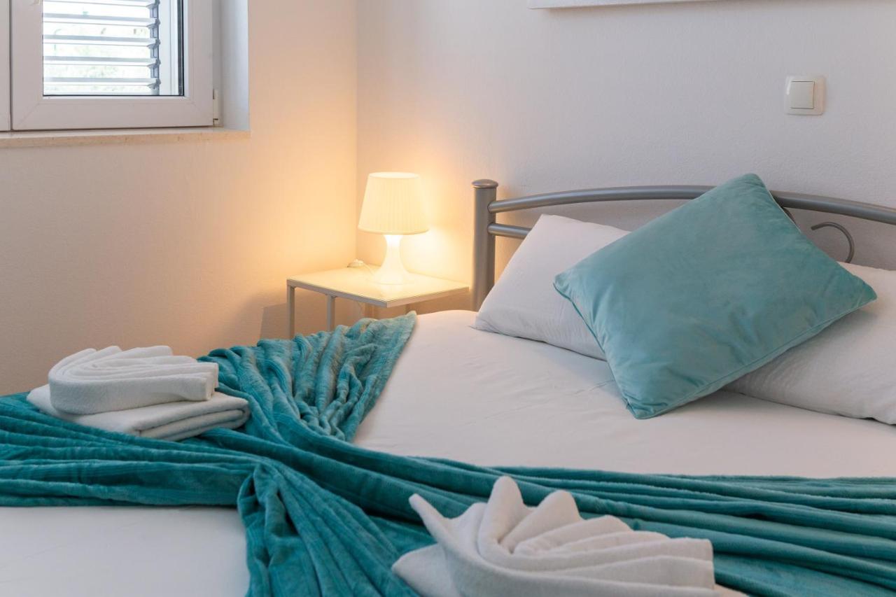 Vila Blanka Apartments Rogoznica  Bagian luar foto