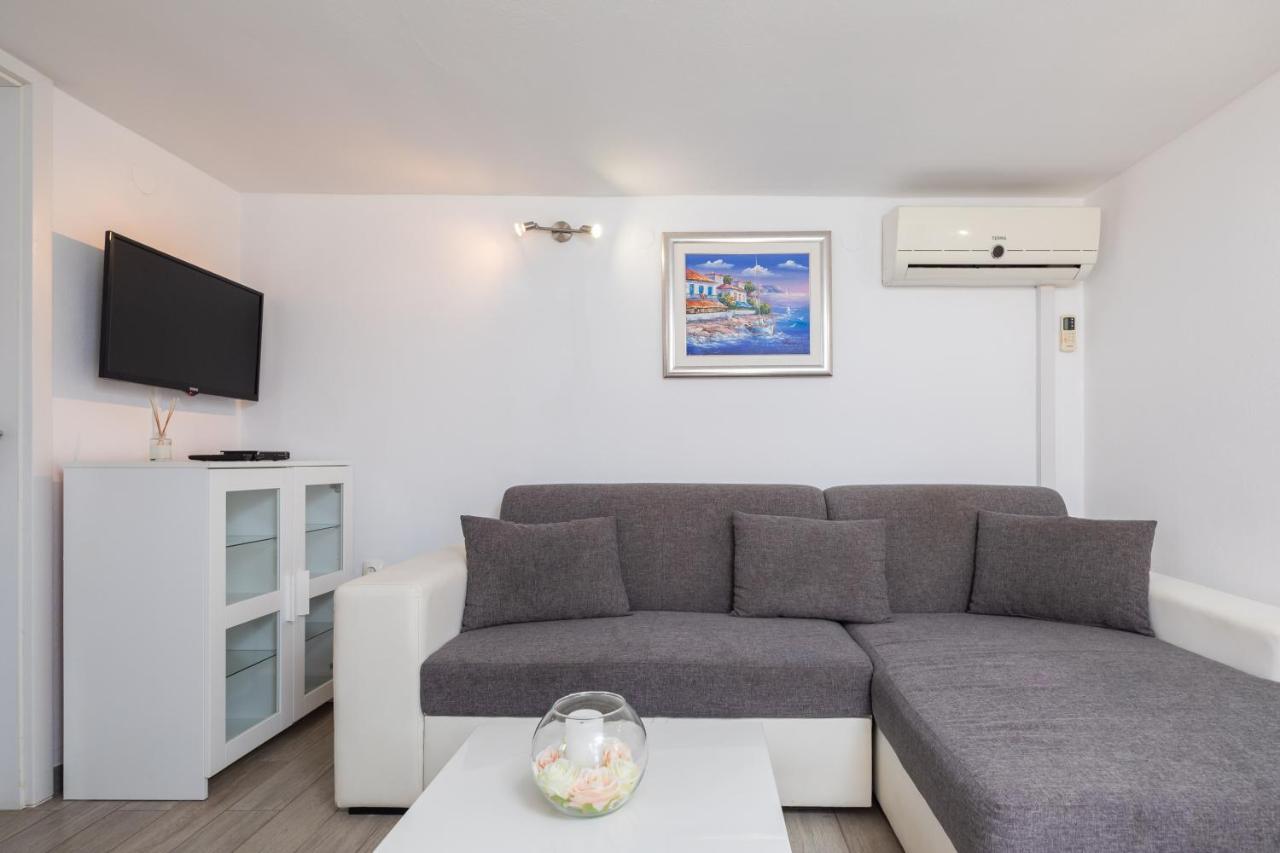 Vila Blanka Apartments Rogoznica  Bagian luar foto
